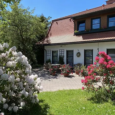 Geraeumige In Mit Terrasse, Garten Und Grill