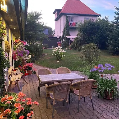 Geraeumige In Mit Terrasse, Garten Und Grill Apartment *