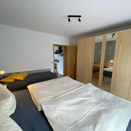 Geraeumige In Mit Terrasse, Garten Und Grill Apartment