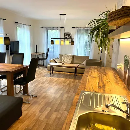Geraeumige In Mit Terrasse, Garten Und Grill Apartment *
